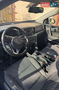 Внедорожник / Кроссовер Kia Sportage 2016 в 