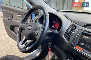 Внедорожник / Кроссовер Kia Sportage 2012 в Новояворовске