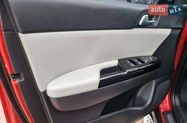 Позашляховик / Кросовер Kia Sportage 2016 в Полтаві