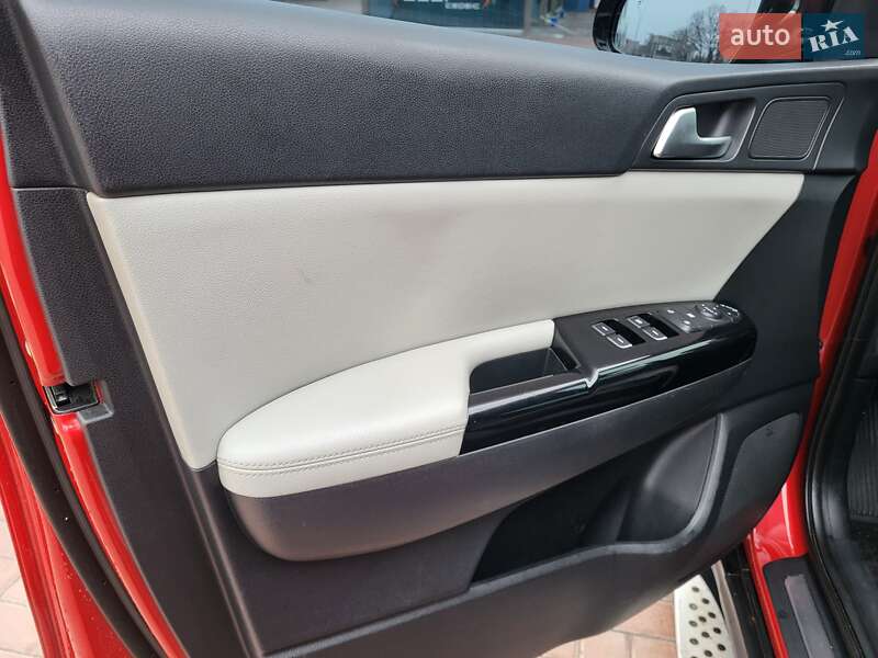 Позашляховик / Кросовер Kia Sportage 2016 в Полтаві