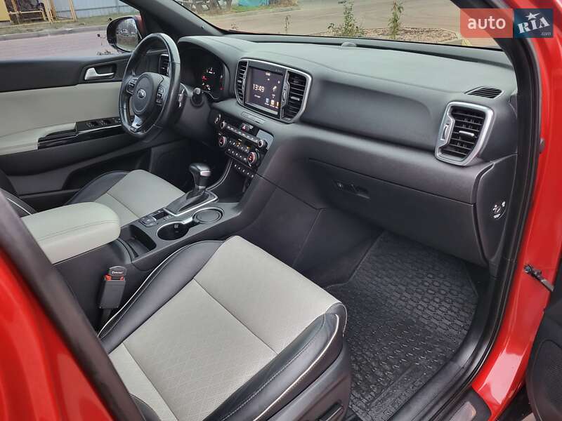 Позашляховик / Кросовер Kia Sportage 2016 в Полтаві