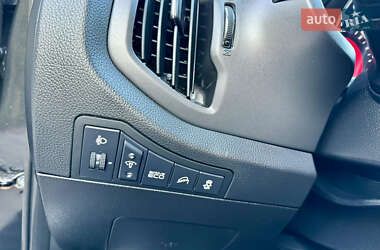 Позашляховик / Кросовер Kia Sportage 2013 в 
