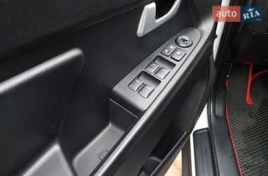 Внедорожник / Кроссовер Kia Sportage 2012 в 