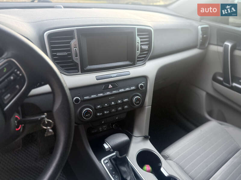 Внедорожник / Кроссовер Kia Sportage 2017 в Вишневом фото 12 Внедорожник / Кроссовер Kia Sportage 2017 в Вишневом