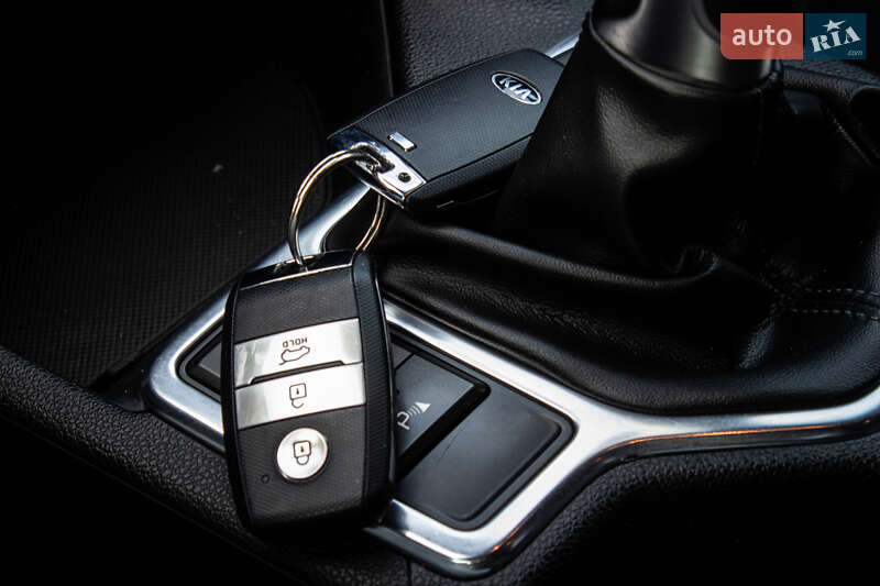 Внедорожник / Кроссовер Kia Sportage 2017 в Львове