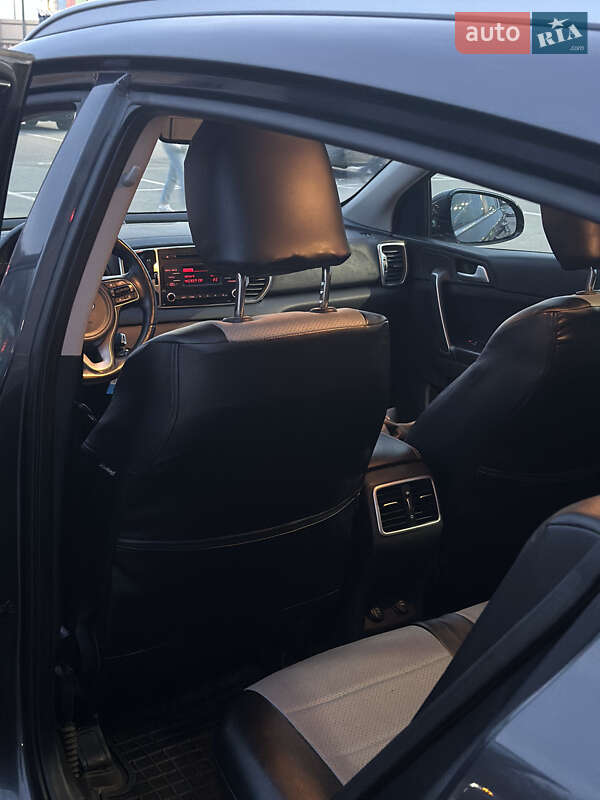 Внедорожник / Кроссовер Kia Sportage 2016 в Хмельницком