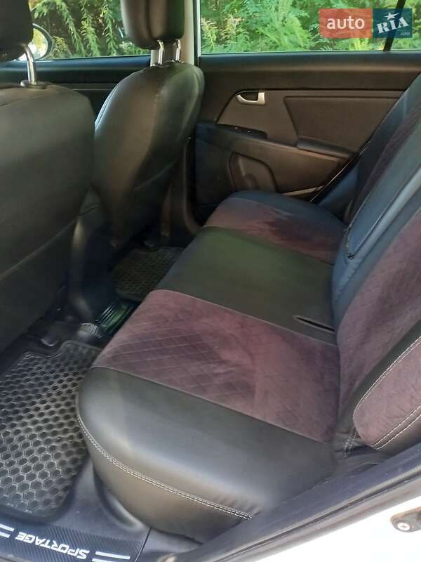 Внедорожник / Кроссовер Kia Sportage 2011 в Хмельнике