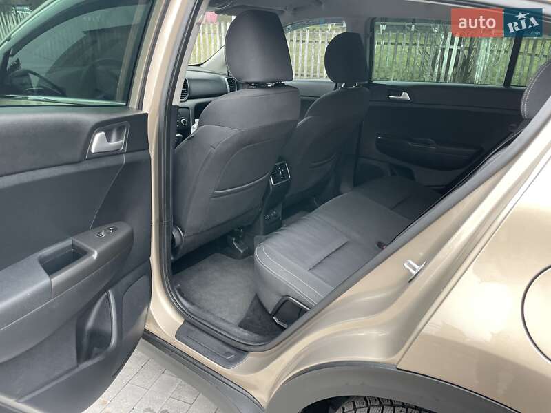 Позашляховик / Кросовер Kia Sportage 2016 в Бару фото 11 Позашляховик / Кросовер Kia Sportage 2016 в Бару