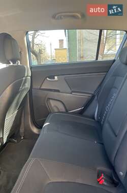 Внедорожник / Кроссовер Kia Sportage 2012 в 