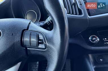 Внедорожник / Кроссовер Kia Sportage 2012 в 
