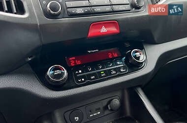 Внедорожник / Кроссовер Kia Sportage 2010 в 