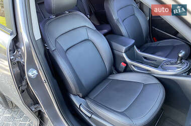 Внедорожник / Кроссовер Kia Sportage 2012 в 