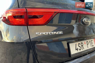 Позашляховик / Кросовер Kia Sportage 2016 в 