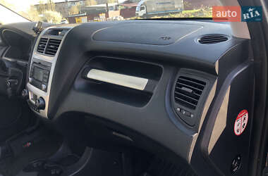 Позашляховик / Кросовер Kia Sportage 2010 в 