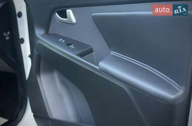 Позашляховик / Кросовер Kia Sportage 2011 в 