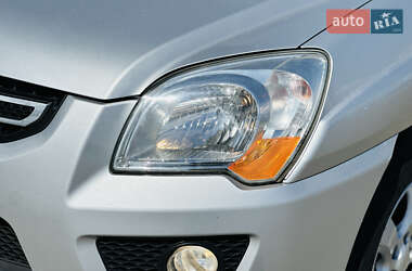 Внедорожник / Кроссовер Kia Sportage 2009 в 