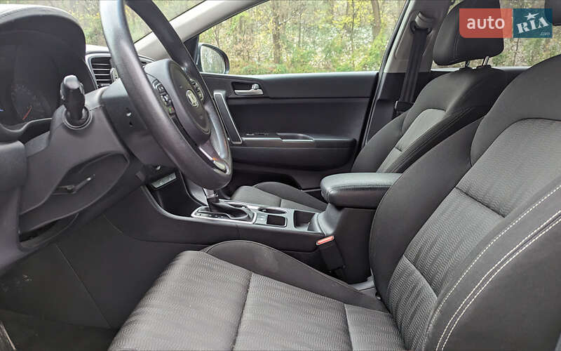 Внедорожник / Кроссовер Kia Sportage 2016 в Черновцах