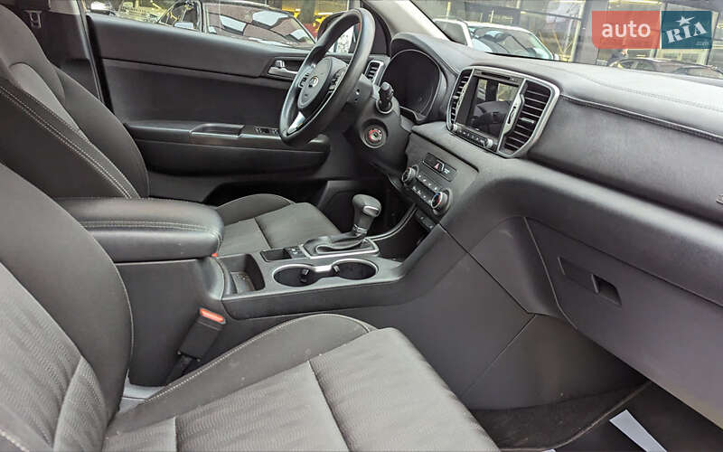 Внедорожник / Кроссовер Kia Sportage 2016 в Черновцах