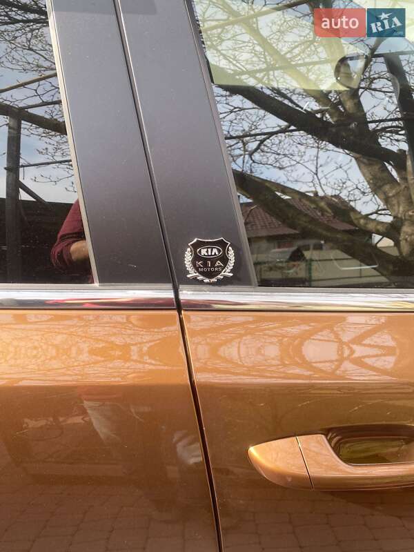 Позашляховик / Кросовер Kia Sportage 2017 в Нововолинську