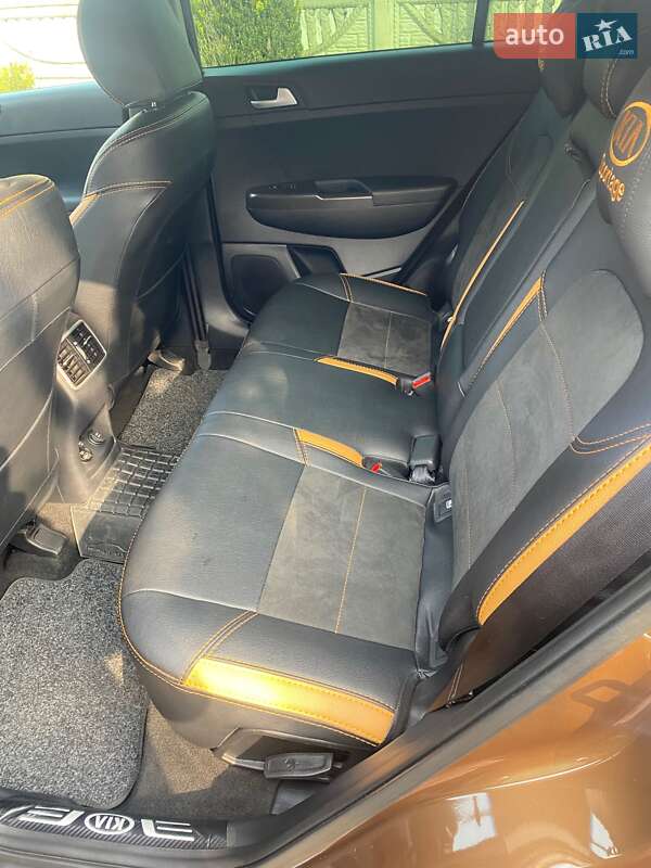 Позашляховик / Кросовер Kia Sportage 2017 в Нововолинську