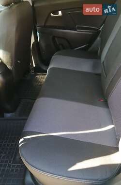 Внедорожник / Кроссовер Kia Sportage 2011 в 