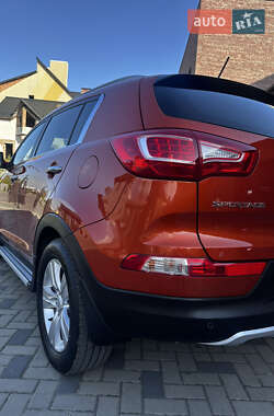 Внедорожник / Кроссовер Kia Sportage 2012 в 