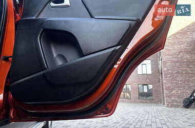 Внедорожник / Кроссовер Kia Sportage 2012 в 