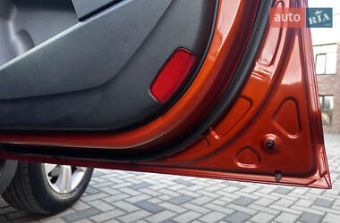 Внедорожник / Кроссовер Kia Sportage 2012 в 
