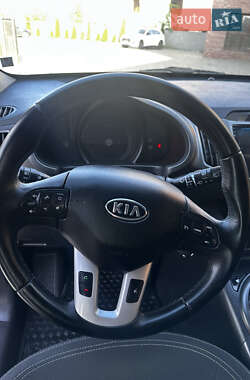 Внедорожник / Кроссовер Kia Sportage 2012 в 