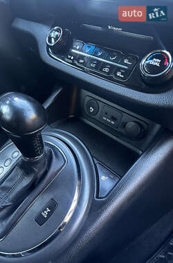 Внедорожник / Кроссовер Kia Sportage 2012 в 