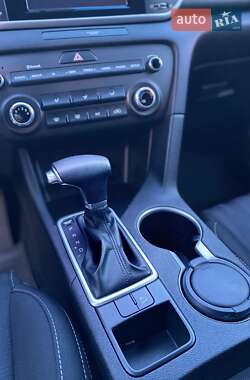 Позашляховик / Кросовер Kia Sportage 2019 в 