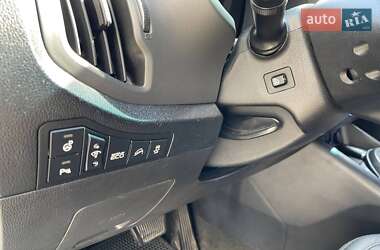 Позашляховик / Кросовер Kia Sportage 2012 в 
