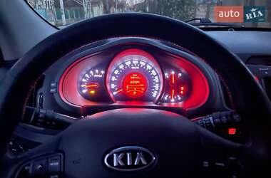 Позашляховик / Кросовер Kia Sportage 2012 в 