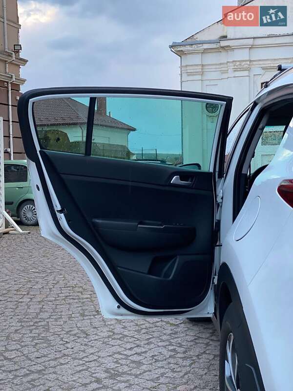 Внедорожник / Кроссовер Kia Sportage 2016 в Каменец-Подольском