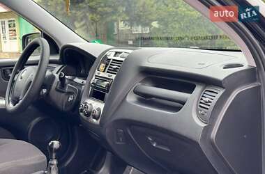Позашляховик / Кросовер Kia Sportage 2006 в 
