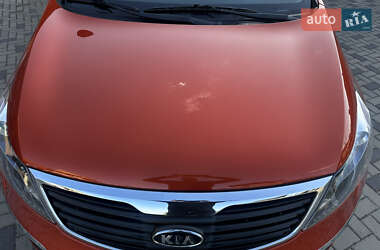 Внедорожник / Кроссовер Kia Sportage 2012 в 