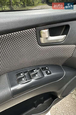 Позашляховик / Кросовер Kia Sportage 2005 в 