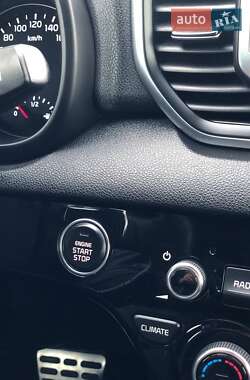 Позашляховик / Кросовер Kia Sportage 2016 в 