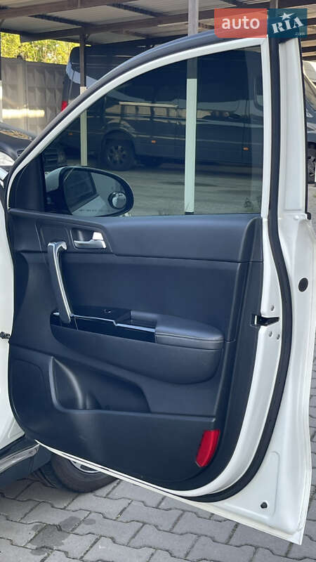 Внедорожник / Кроссовер Kia Sportage 2016 в Шептицькому