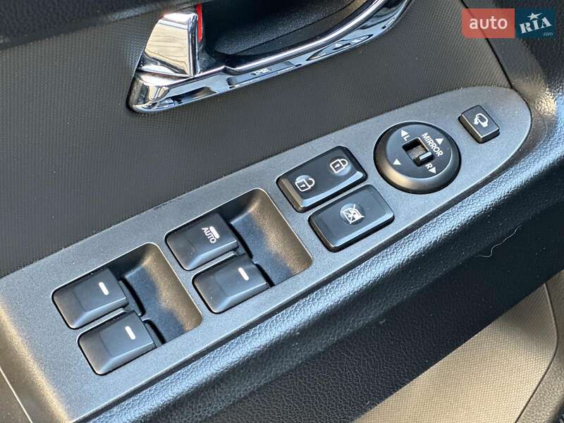 Позашляховик / Кросовер Kia Sportage 2011 в Одесі