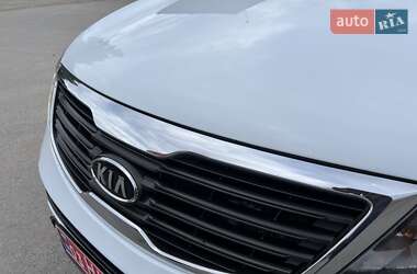 Внедорожник / Кроссовер Kia Sportage 2011 в 