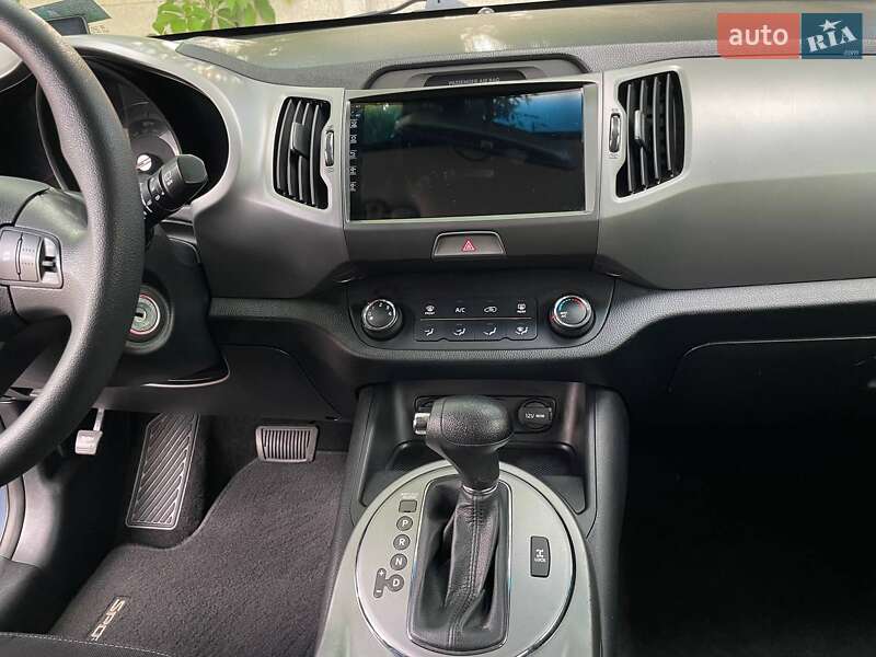 Позашляховик / Кросовер Kia Sportage 2015 в Києві