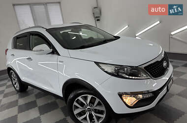 Внедорожник / Кроссовер Kia Sportage 2015 в 