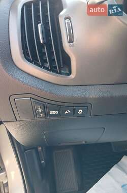 Внедорожник / Кроссовер Kia Sportage 2011 в 