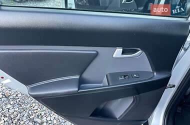 Внедорожник / Кроссовер Kia Sportage 2011 в 