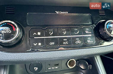 Позашляховик / Кросовер Kia Sportage 2012 в 