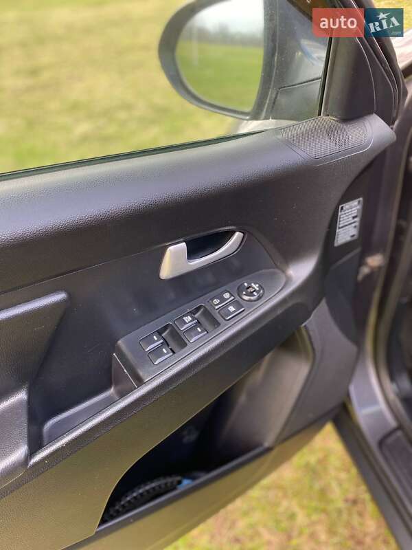 Внедорожник / Кроссовер Kia Sportage 2012 в Гвоздеце