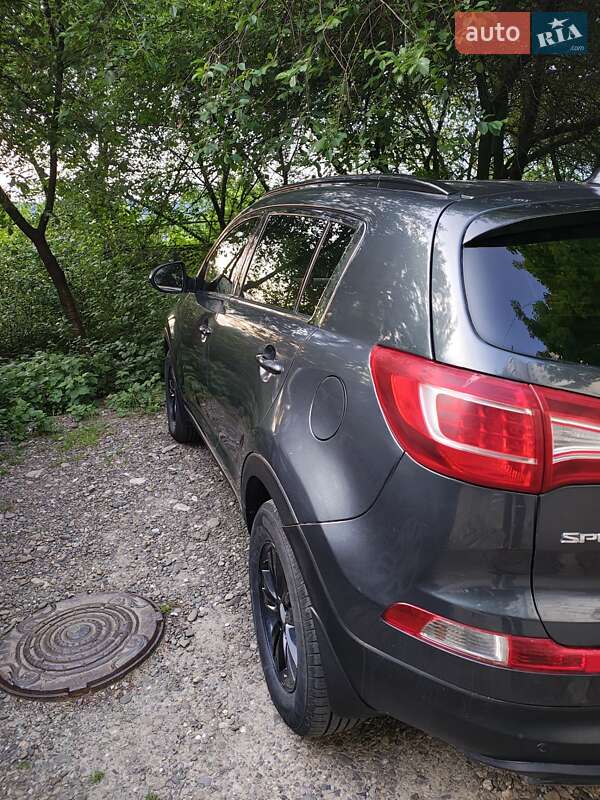 Позашляховик / Кросовер Kia Sportage 2012 в Чернівцях