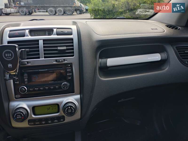 Позашляховик / Кросовер Kia Sportage 2006 в Івано-Франківську