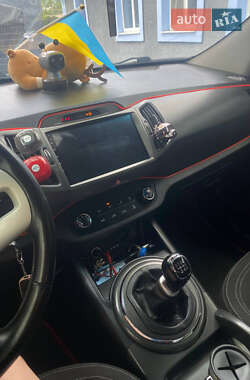 Внедорожник / Кроссовер Kia Sportage 2012 в 